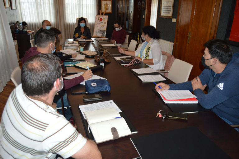 Mos aforra un 40% en gasto corrente tras a licitación de todos os contratos de servizos e subministros municipais