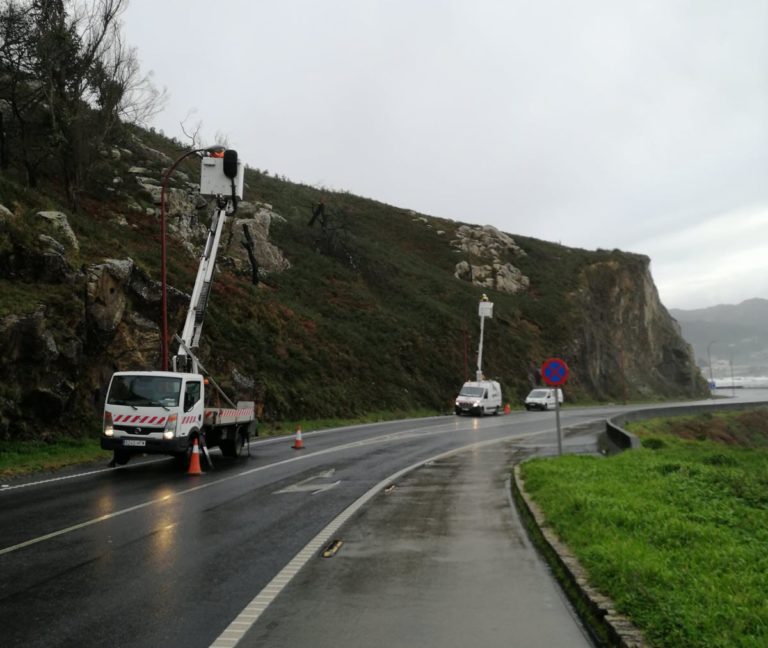 Baiona mellora a súa eficiencia enerxética no vial do rompeolas co cambio de luminarias por tecnoloxía LED