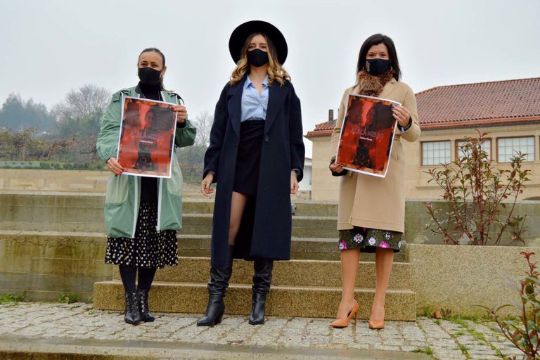 Andrea Pousa presenta no Pazo de Mos o terceiro videoclip da súa ‘Triloxía Meiga’