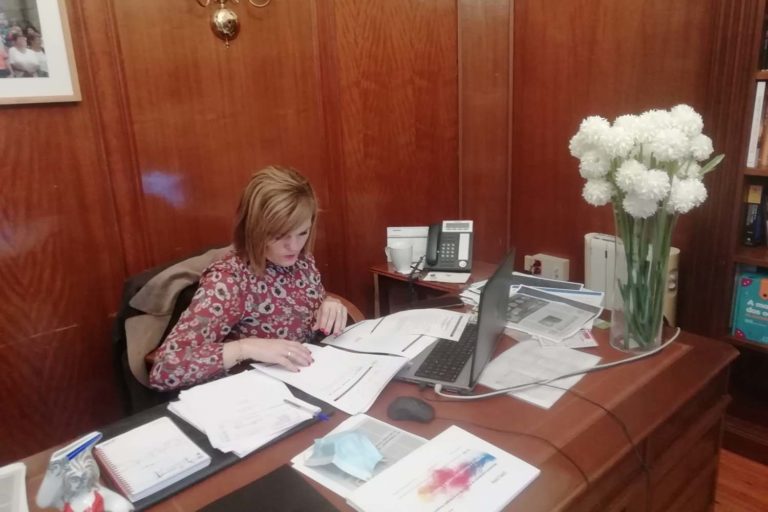 O Concello de Redondela esixe unha resposta “as reiteradas peticións” de vacinar ás traballadoras do Servizo de Axuda no Fogar