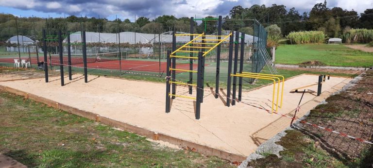 Tomiño realiza labores de adecuación nas instalacións deportivas