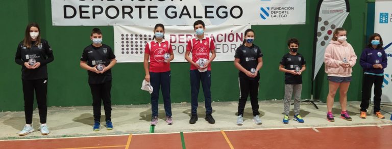 Un ouro, unha prata e tres bronces para os deportistas do Badminton Tui no TTR Sub13-Sub17-V Torneo de Nadal Deputación de Pontevedra