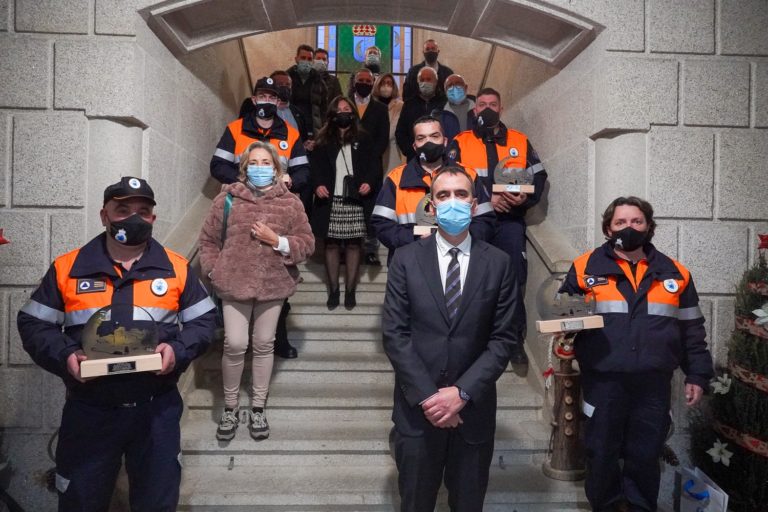Tui recoñece o labor desenvolvido por cinco membros de Protección Civil durante o estado de alarma