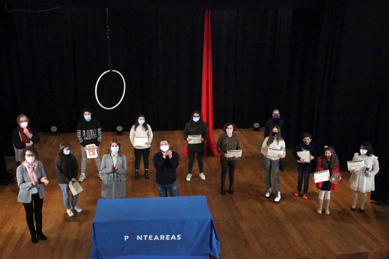 Ponteareas entrega os premios do ‘I Concurso de Relatos Ilustrados de Nadal’