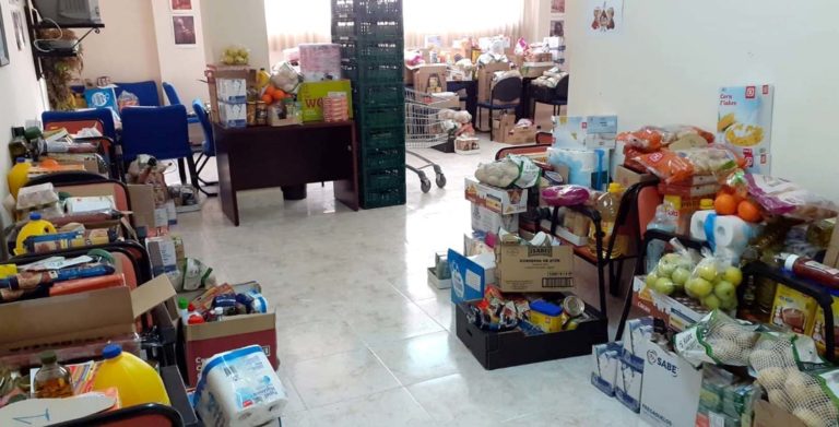 O Concello de Arbo reparte alimentos entre as familias máis necesitadas do municipio