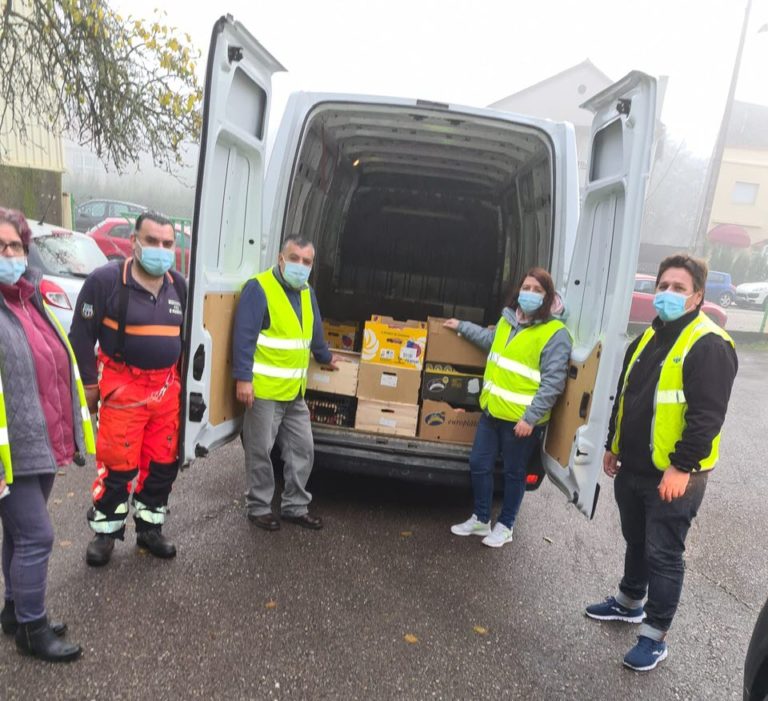 Rematou o reparto de lotes de alimentos a cargo de “SOS Porriño”