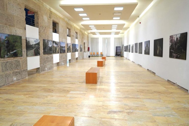 Tui inicia o Ano Santo coa exposición “De Mar a Mar: o Camiño de Santiago en 3d”