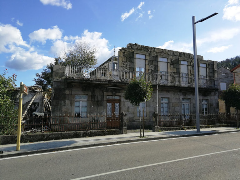 A Valedora do Pobo abre un novo expediente polo estado ruinoso do Hotel Roma de Mondariz Balneario