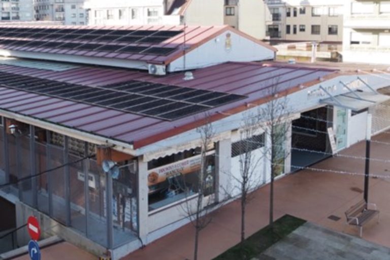 Biblioteca, conservatorio e mercado municipal de Ponteareas abasteceranse de enerxía solar fotovoltaica