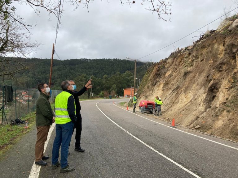 O Concello celebra que a Deputación teña unha solución fronte ao risco de desprendemento de rochas nun tramo da estrada de Camos a Chandebrito