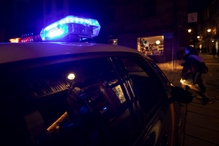 A Policía Autonómica identificou esta fin de semana máis de 1.100 persoas nos controis de medidas ante a Covid-19 en Galicia