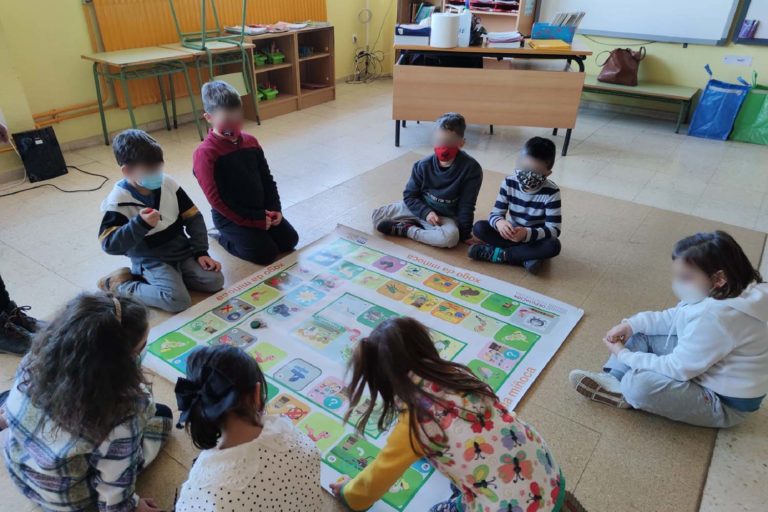 Revitaliza leva obradoiros de compostaxe a escolares de primaria e secundaria de Ponteareas, Tui e Gondomar