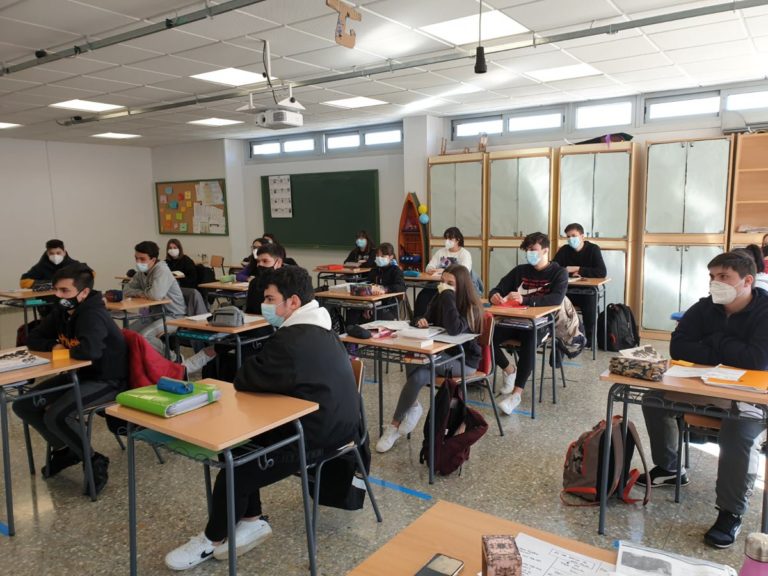 Martín de la Puente ofrece unha charla ao alumnado do CPI Cova Terreña