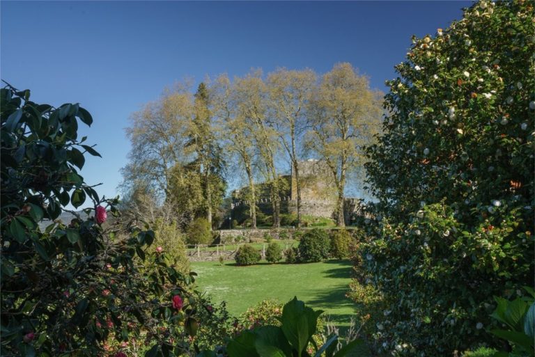 Luis López anima a visitar o castelo de Soutomaior para participar nos actos da camelia