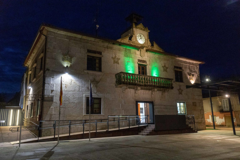 O Concello de Tomiño ilumínase de verde en conmemoración do Día Mundial contra o Cancro