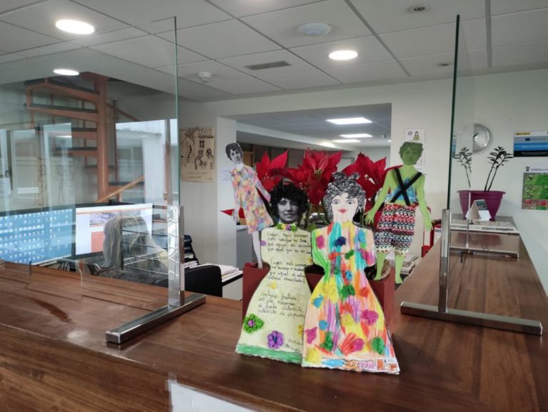 Versos, figuras de papel e música para conmemorar o Día de Rosalía no Rosal