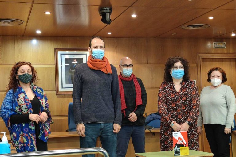 Presentada no Porriño ‘A cámara escura’, obra gañadora do ‘III Premio Roberto Vidal Bolaño’