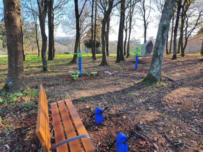 Rematadas as obras da pista deportiva, parque infantil e biosaudable en Areas, Tui