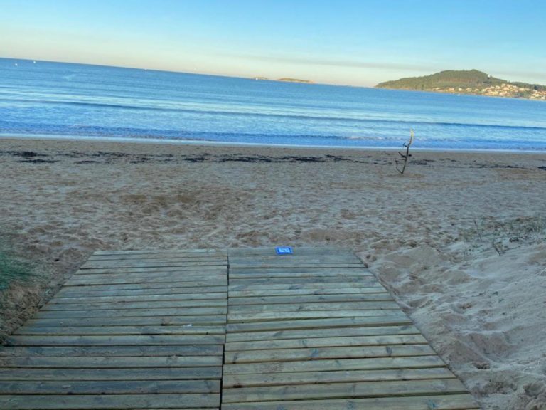 O Concello de Nigrán instala en Praia América catro espazos preferentes para persoas como mobilidade reducida