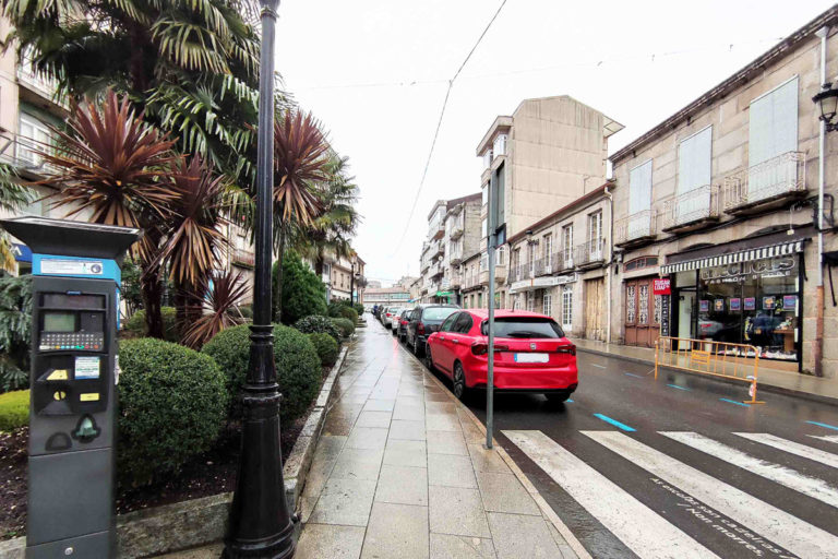 Ponteareas estuda ampliar os horarios e os ámbitos da zona azul para ofertar máis aparcamento