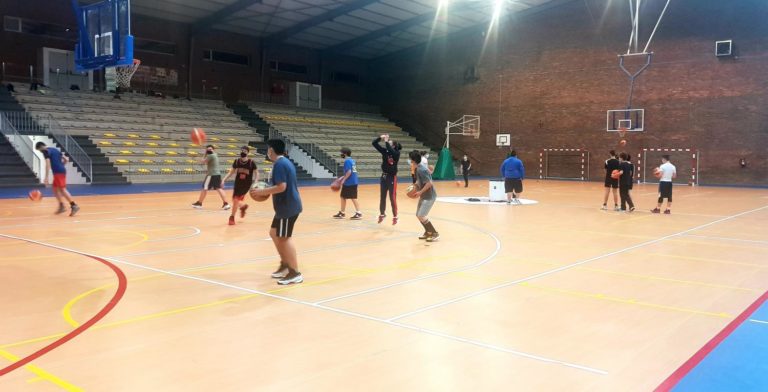 O C.B. Nigrán fai que o pavillón de Panxón volva a ‘respirar’ baloncesto