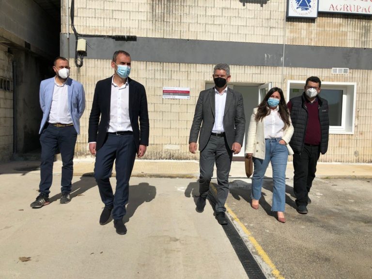 Tui constrúe novos vestiarios na nave municipal de Guillarei co apoio da Deputación para mellorar as condicións laborais dos traballadores