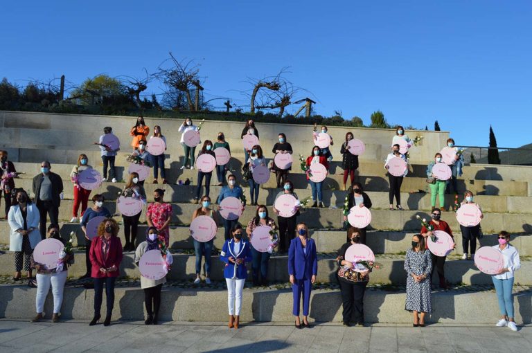 Mos rende homenaxe as súas “60 heroínas” do Servizo de Axuda ao Fogar
