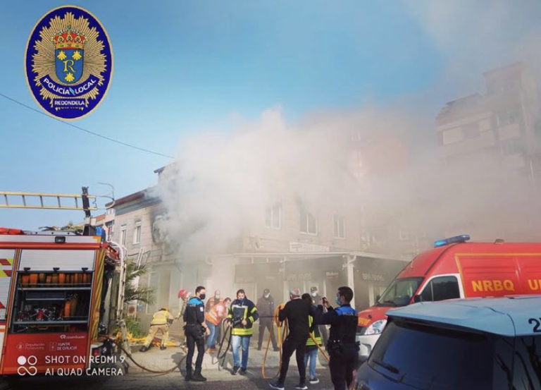 Extinguido na súa totalidade o incendio que afectou a un local de hostalaría en Redondela