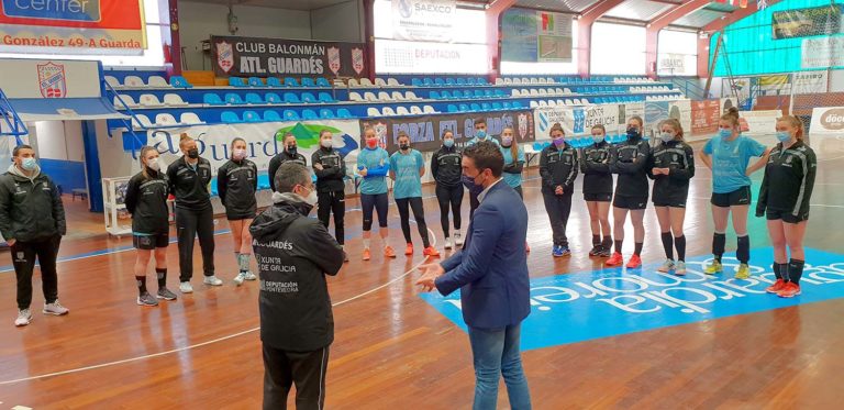 Luis López visita ao Atlético Guardés e cualifica ao club de “orgullo para Galicia e exemplo de superación e loita pola igualdade”