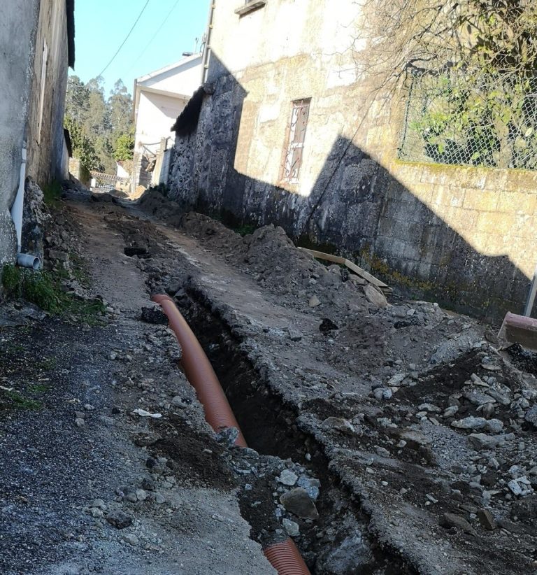 Obras de saneamento en Grixó e Pombal, na parroquia de Alxén, e no Casco, en Fornelos