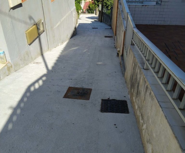 O Concello mellora o firme do camiño da Pega, en Chapela, atendendo unha demanda da veciñanza da zona