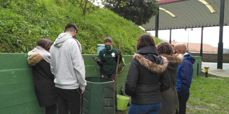 O Concello de Gondomar implica aos centros escolares na dinámica da compostaxe