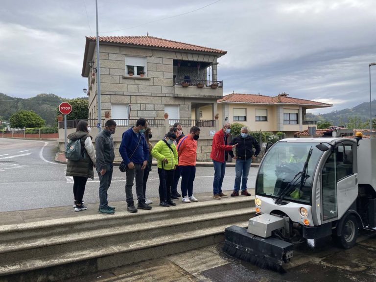 Nigrán e Cespa-Ferrovial ofrecen unha clase práctica de limpeza vial e mantemento de zonas verdes para o alumnado do CEE Juan María