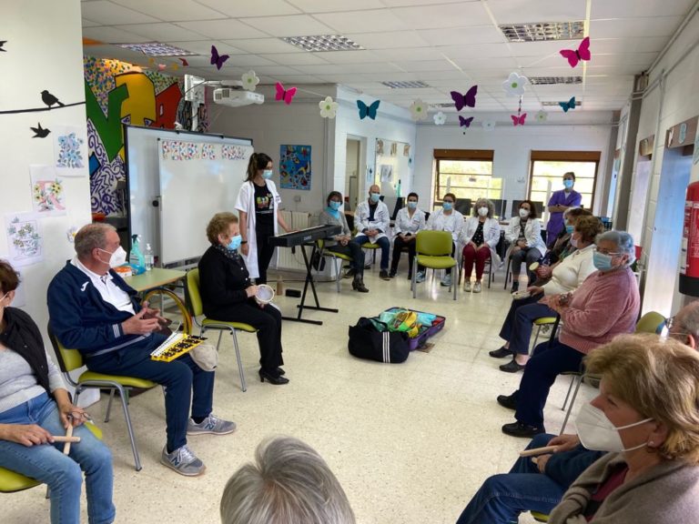 Nigrán inclúe a musicoterapia científica no centro municipal de atención a persoas con enfermidades neurodexenerativas