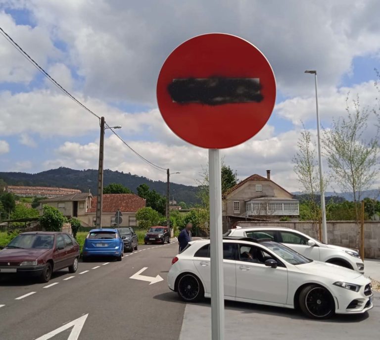 Novos danos nas obras de humanización do Complexo Deportivo e Centro de Saúde de Ponteareas