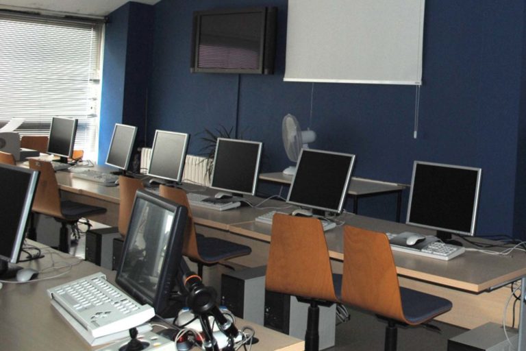 A aula CeMIT de Ponteareas ofrece seis novos cursos de balde para este mes de outubro