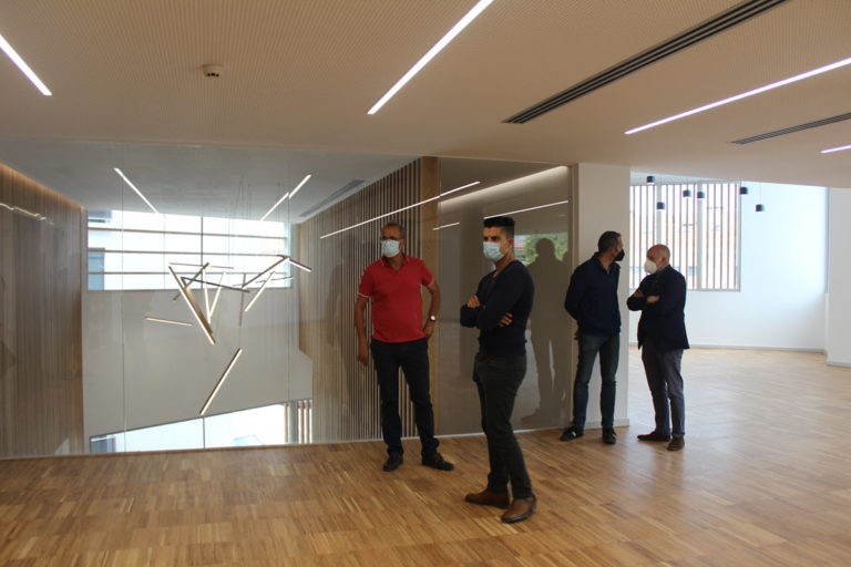 Alcalde de Nigrán, técnicos e empresa constructora realizan a visita fin de obra á biblioteca