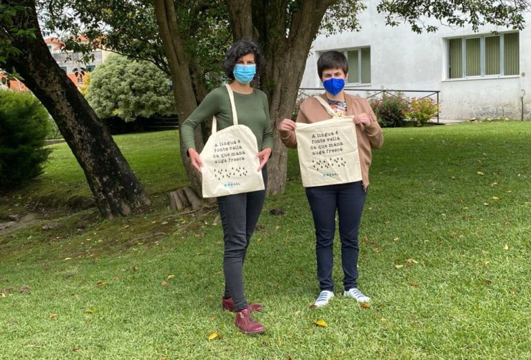 O Rosal reparte 1.000 bolsas de tea co gallo do mes das letras