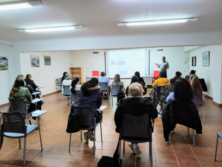 Arranca o Curso “Actividades Auxiliares de Comercio”  para mulleres desempregadas de Baiona