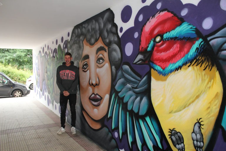 Nigrán homenaxea á escritora Rosalía de Castro cun gran mural