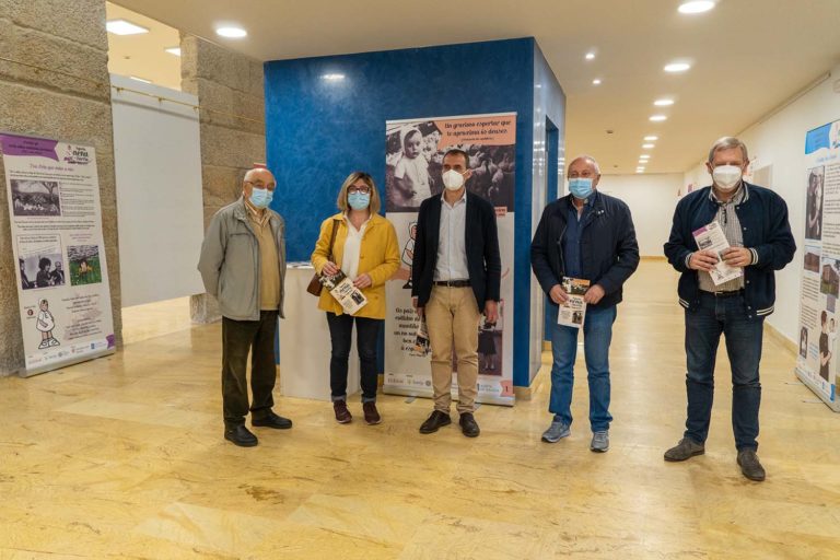 A nenez de Xela Arias protagoniza a mostra itinerante que estes días pódese visitar en Tui