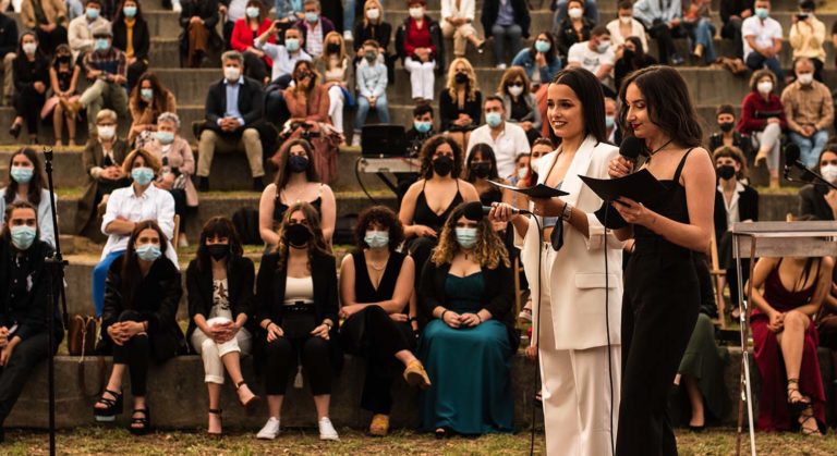 Medio centenar de alumnos e alumnas do IES de Tomiño gradúaronse no entorno da fortaleza de Goián