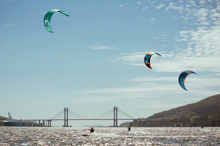 Cesantes pon en xogo o Campionato Galego de kitesurf esta fin de semana