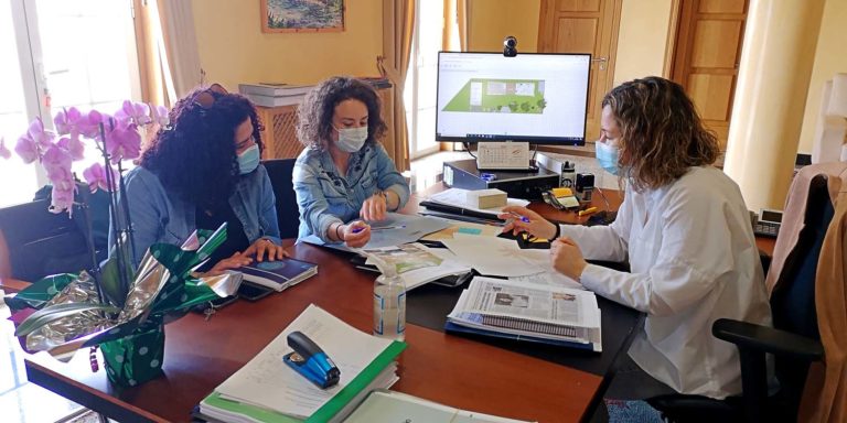 O CRA A Lagoa presenta á alcaldesa de Salvaterra un anteproxecto para restauración e mantemento das escolas infantís