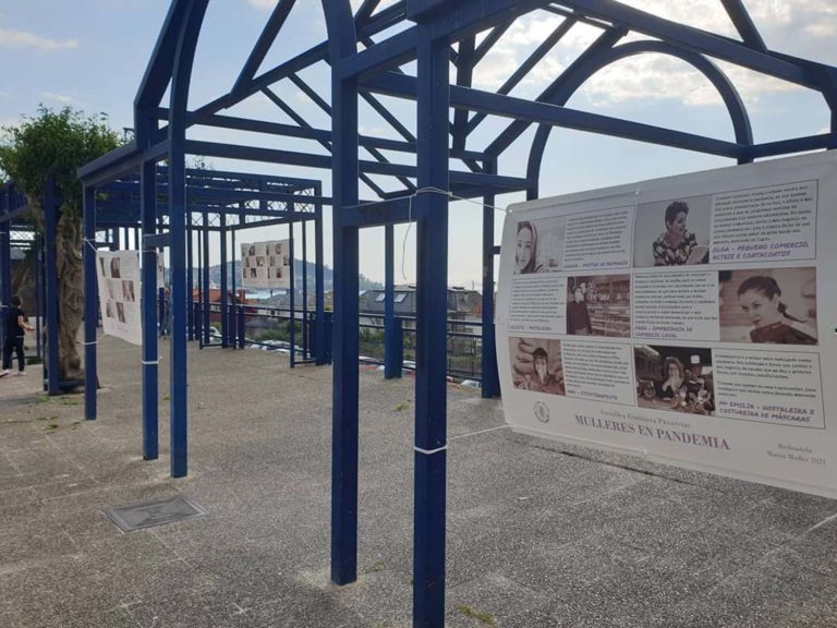 A alameda Rosalía de Castro de Chapela acolle a exposición ‘Mulleres en Pandemia’ da ‘Asemblea Feminista Paxaretas’