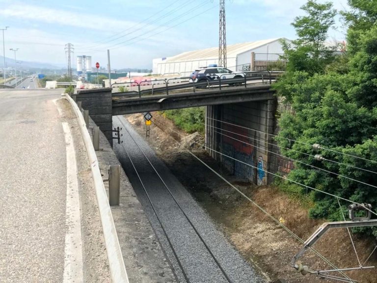 Dous axentes da Policía Local do Porriño evitan un suicidio nunha ponte nas Gándaras