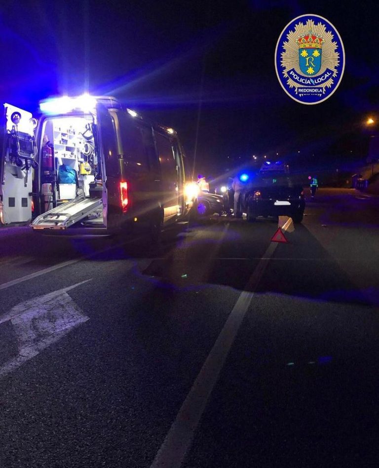 Trasladadas dúas persoas implicadas nun accidente de tráfico en Redondela