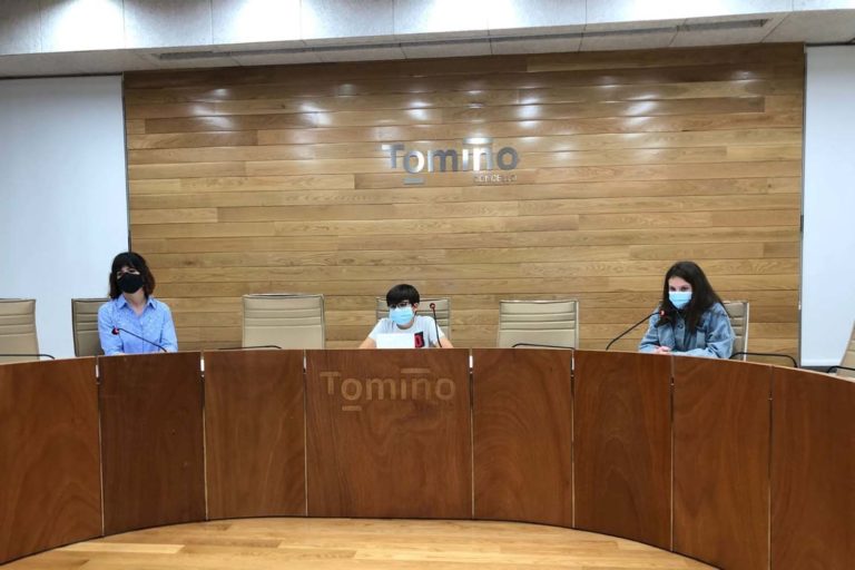 A mocidade de Tomiño traslada as súas propostas á Xunta