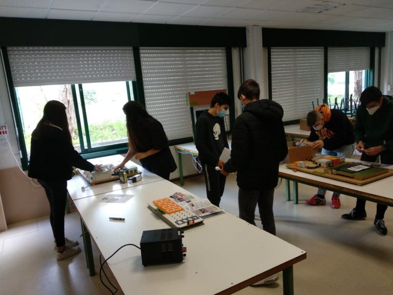 O alumnado do IES Antón Alonso Ríos de Tomiño constrúe un Escape Room