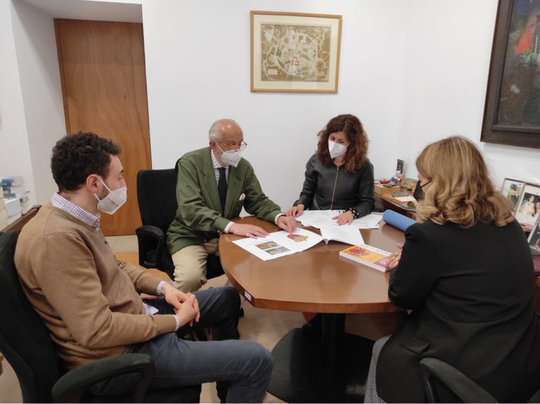 Oia avanza no proceso para establecer o seu escudo oficial